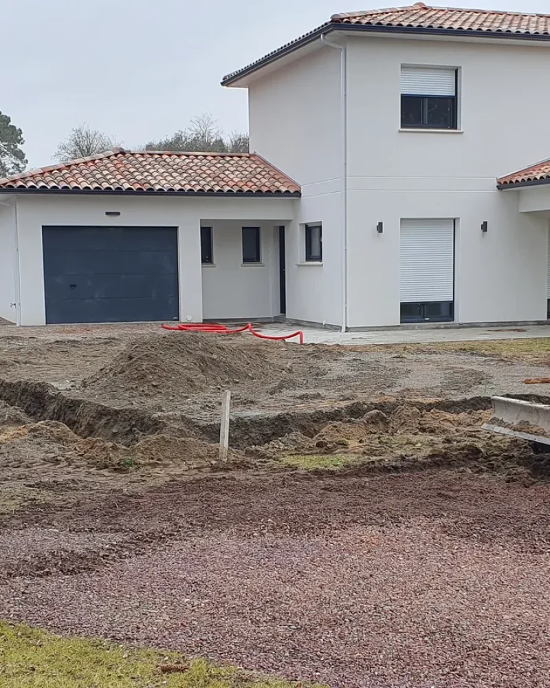 Pose d'un portail et clôture industrielle par Domotechnic, entreprise de domotique sur Les Sables d'Olonne