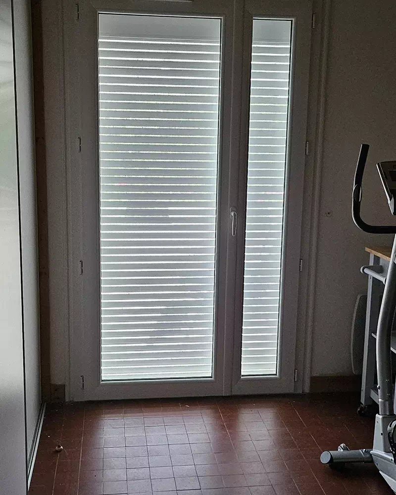 Pose d'un volet roulant par Domotechnic, entreprise de domotique sur Les Sables d'Olonne